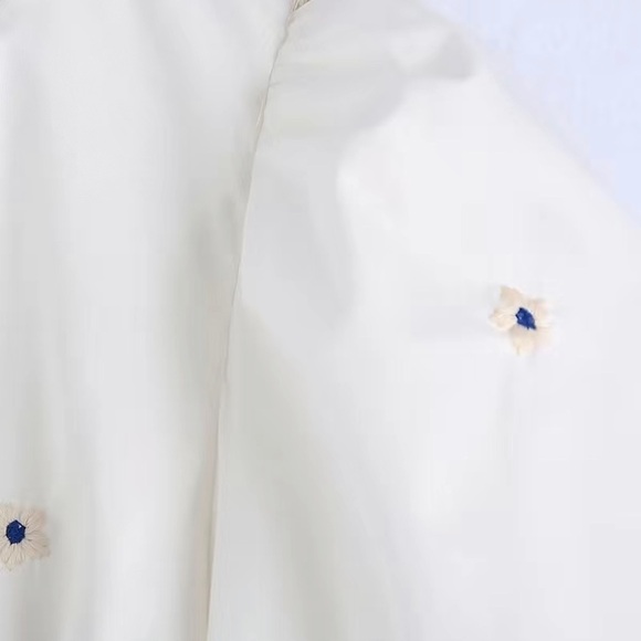 COPY - New crisp white blouse with small blue flowers. So sweet but boho sexy - Picture 3 of 7